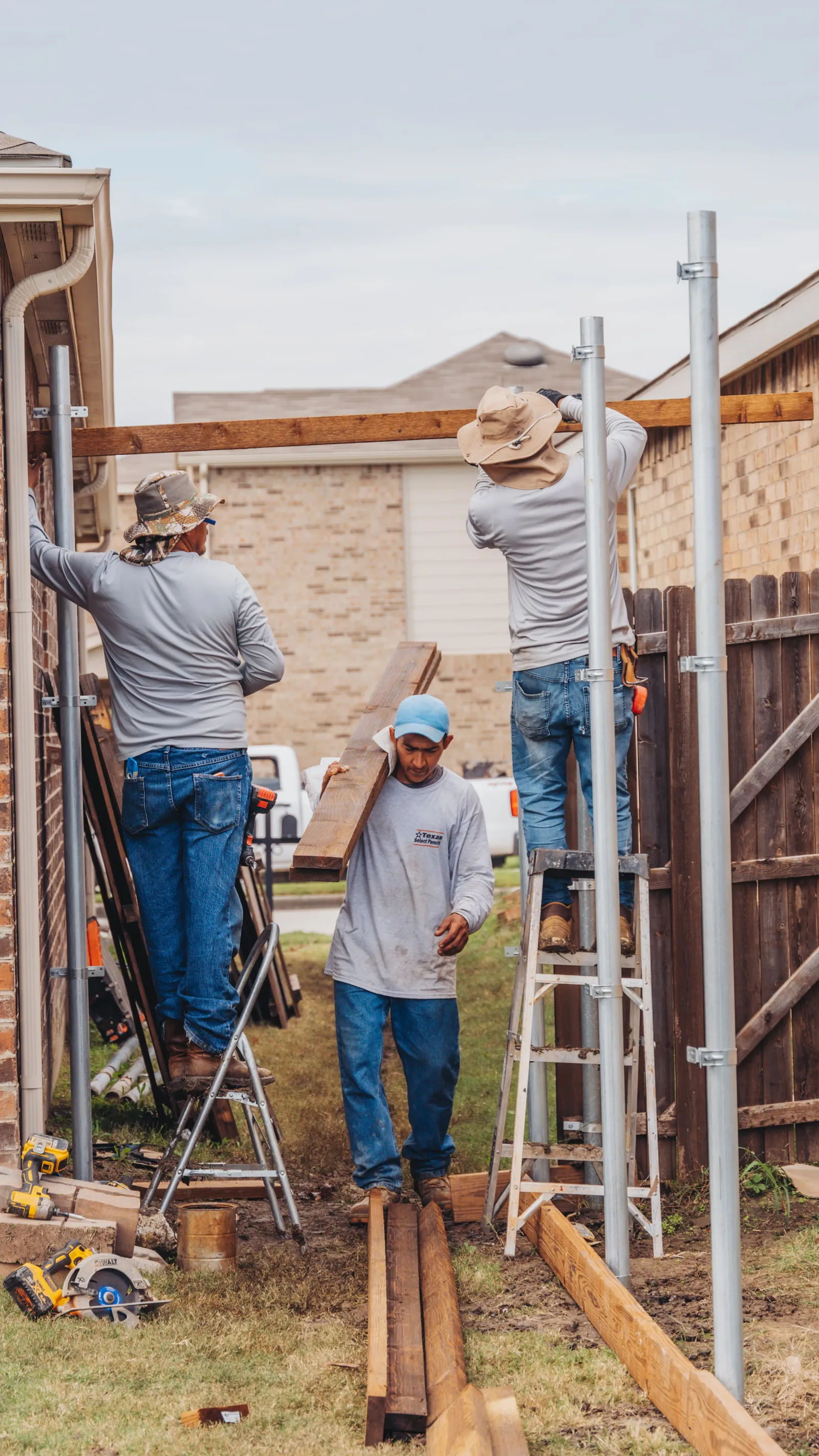 Texas Select Fencing crew on site