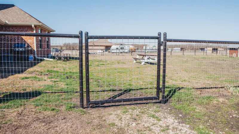 Pipe Fence Installation In Farmersville, Texas
