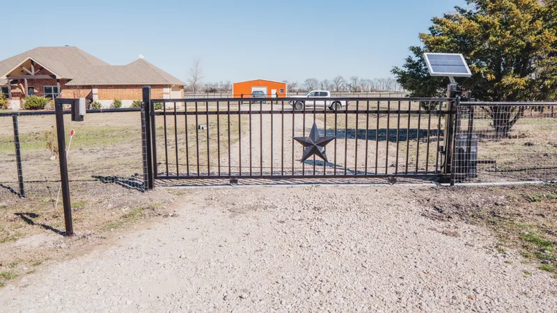 Pipe Fence Installation In Farmersville, Texas