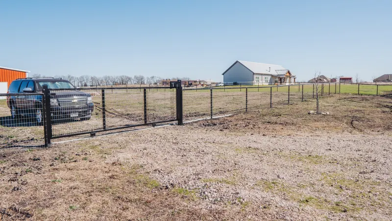 Pipe Fence Installation In Farmersville, Texas