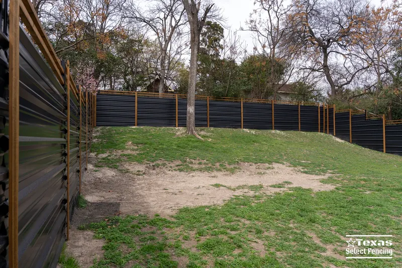 6' Custom R-Panel & Cedar Fence – Dallas, TX