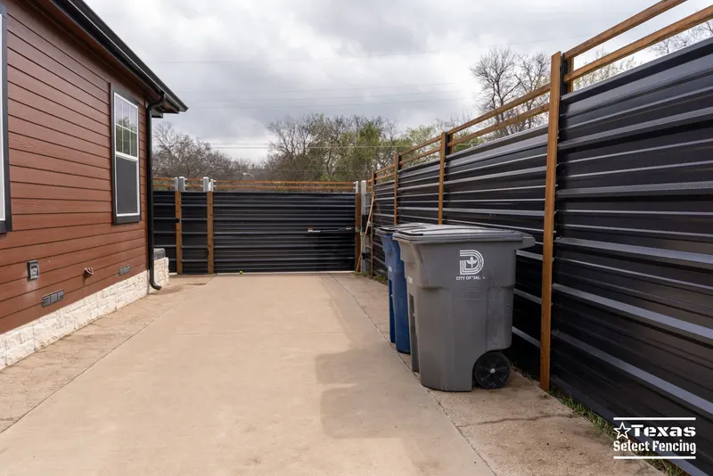 6' Custom R-Panel & Cedar Fence – Dallas, TX
