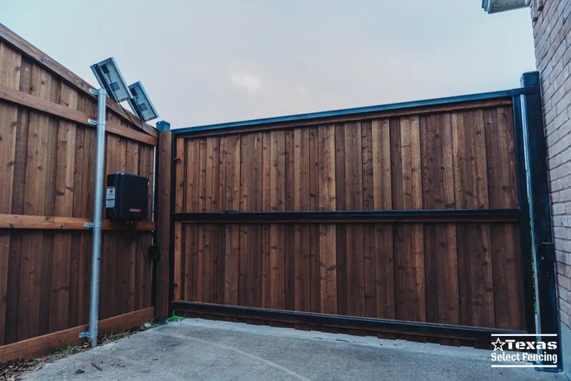 Fence and Automatic Gate Installation in Dallas, Texas