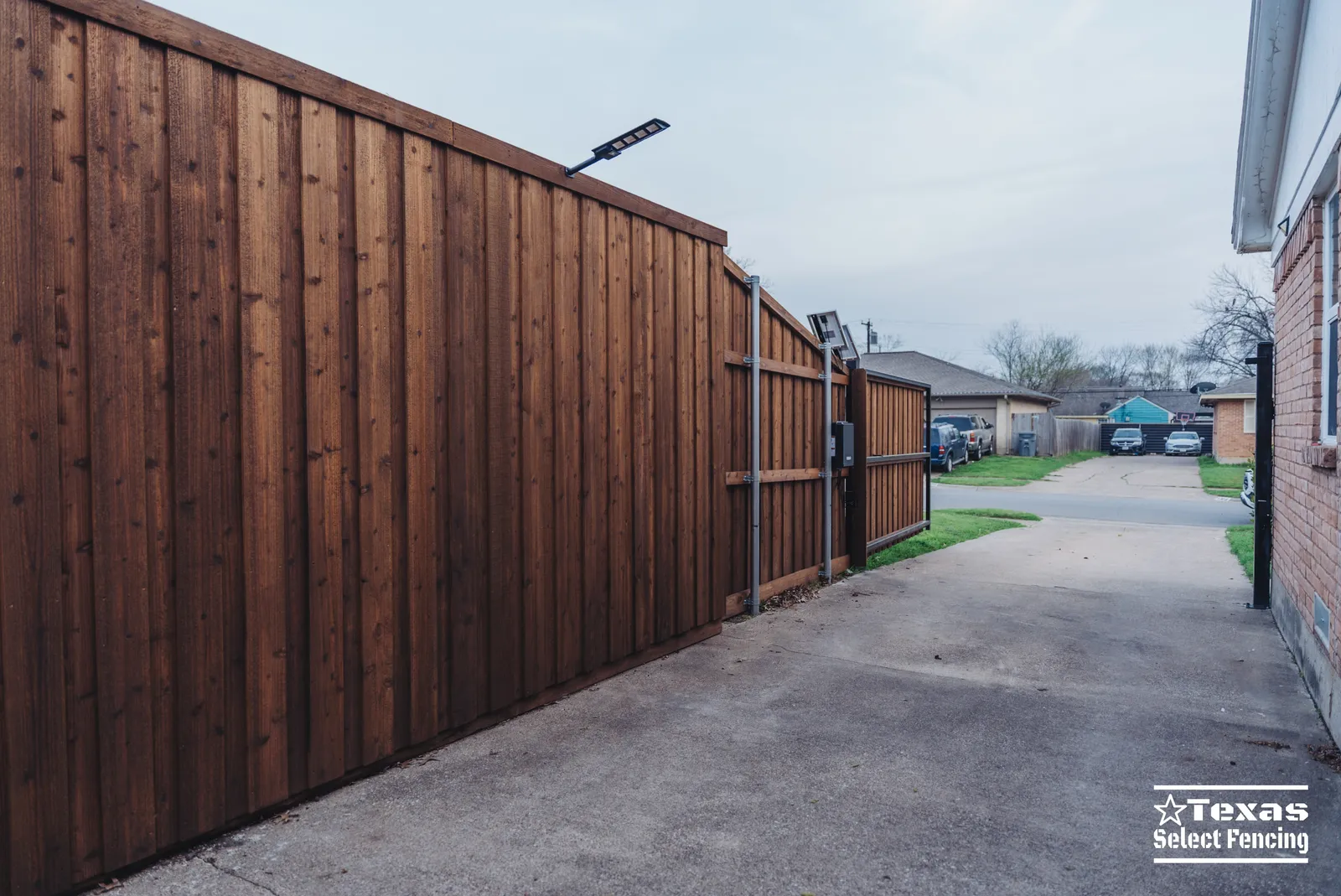 Fence and Automatic Gate Installation in Dallas, Texas