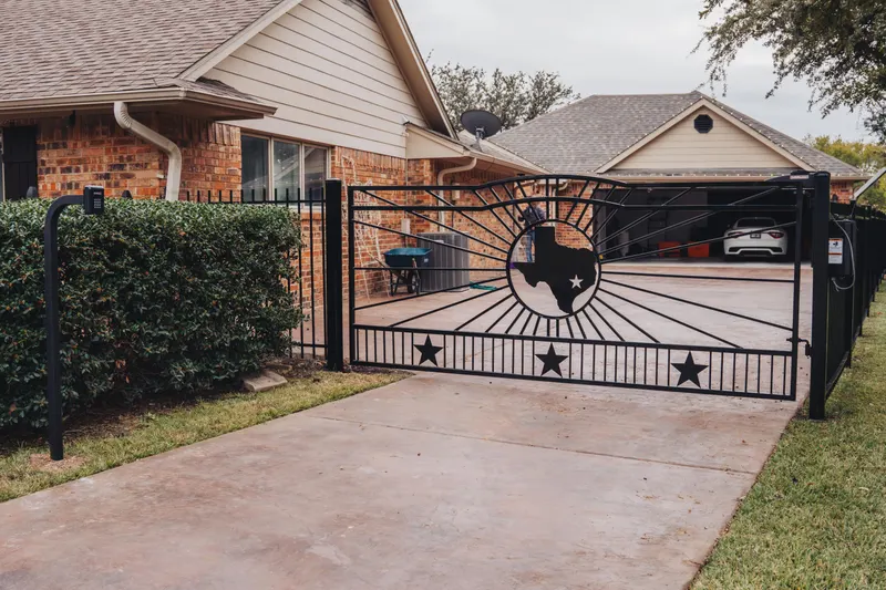 Driveway Swing Gate Carrollton — Texas Select Fencing, fence company serving Carrollton, Texas