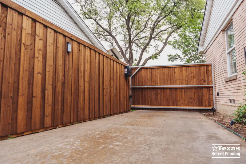 Fence and Automatic Gate Installation in Lake Highlands