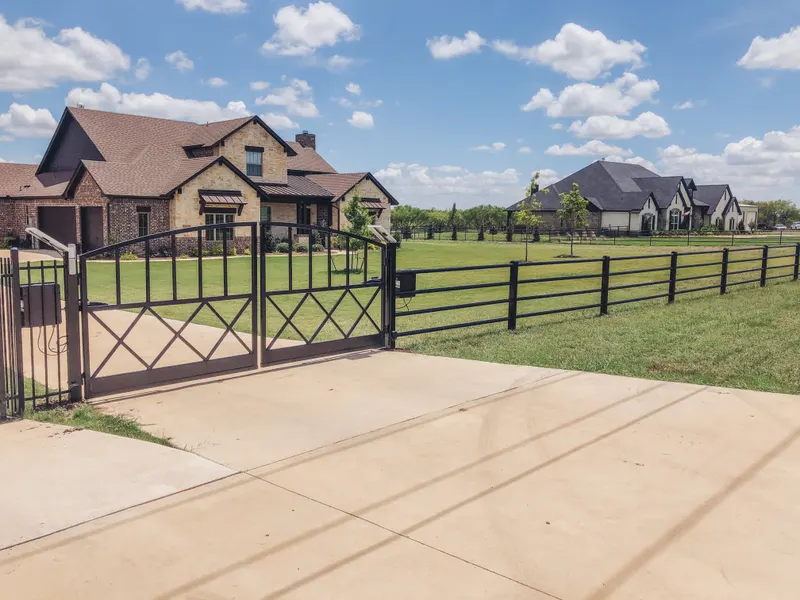 Driveway Gate Installation In Northlake, TX